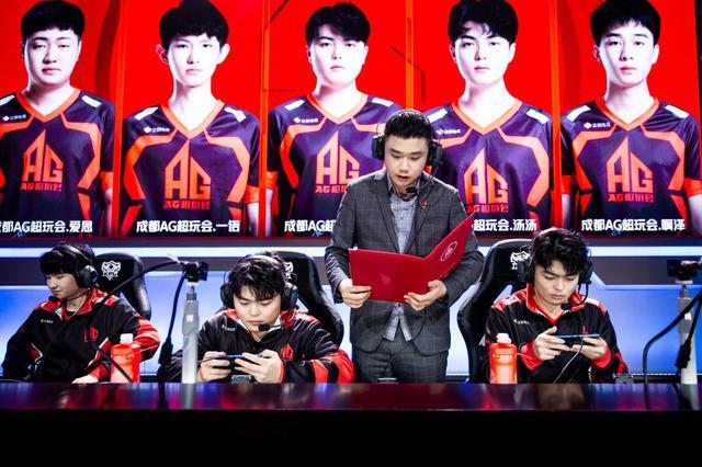阿森纳会“玩命”么？莱比锡婉拒低价报价，想买21岁中锋必须疯狂.